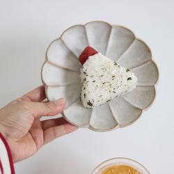 일본현지 물량부족 인기절정아이템!~ 고전의 정수 전통 연잎 꽃잎주름의 시노기 원형접시